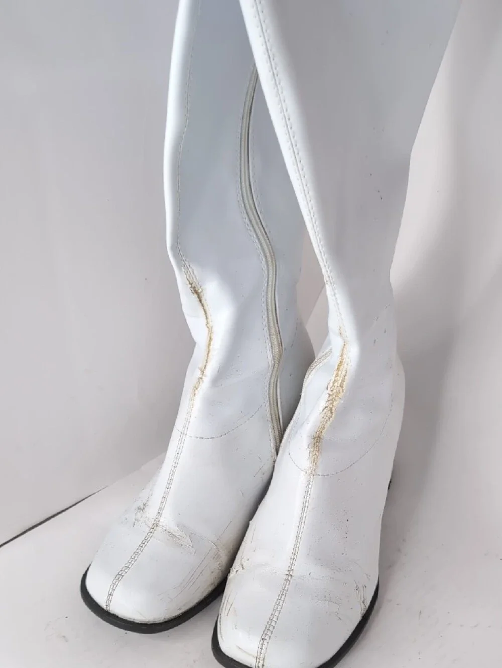 Pre-Loved White Go Go Boots